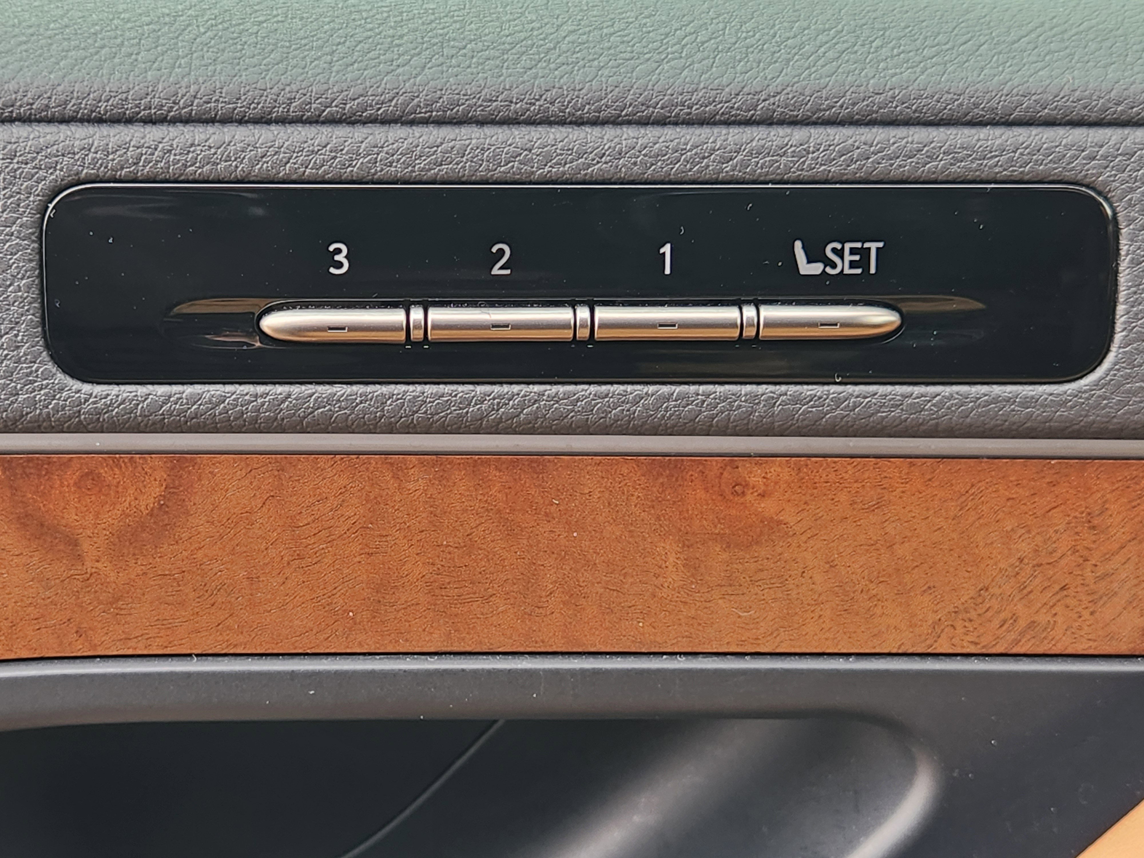 Used 2025 Lexus LX 600 4WD w/ Luxury Package image 27