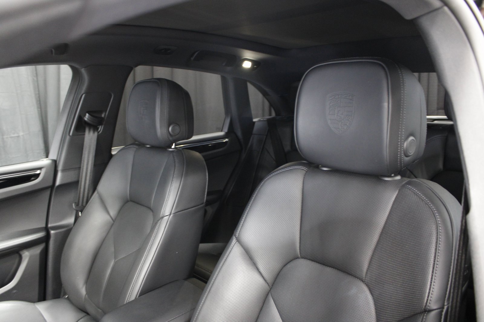 Used 2025 Porsche Macan image 5