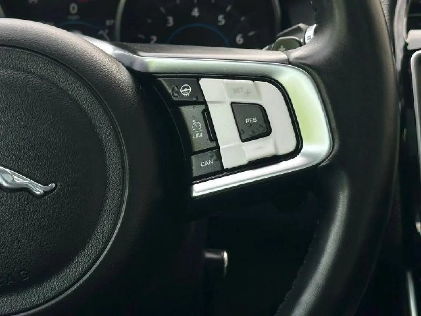 Used 2018 Jaguar XE Prestige RWD image 31