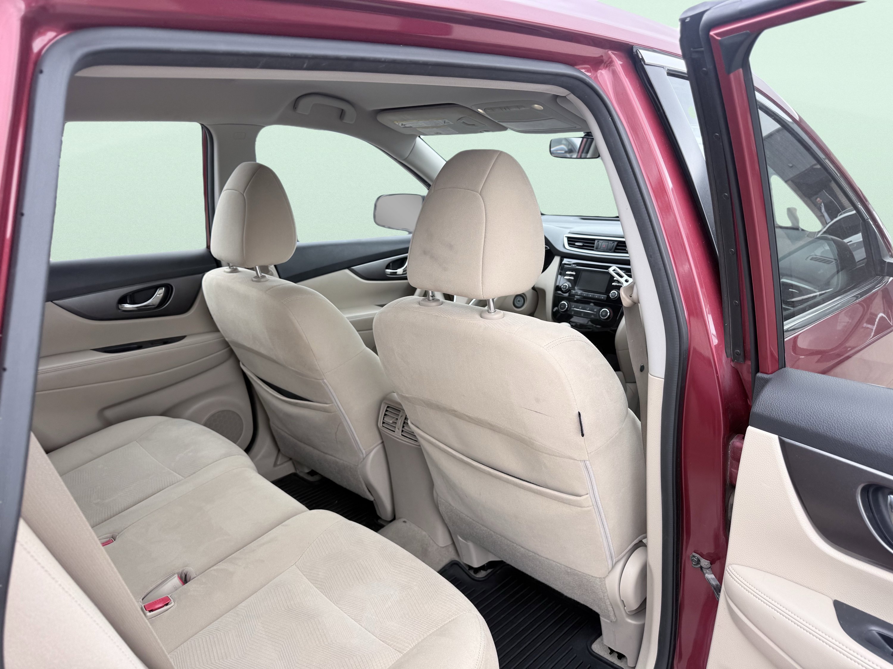 Used 2015 Nissan Rogue S FWD image 35