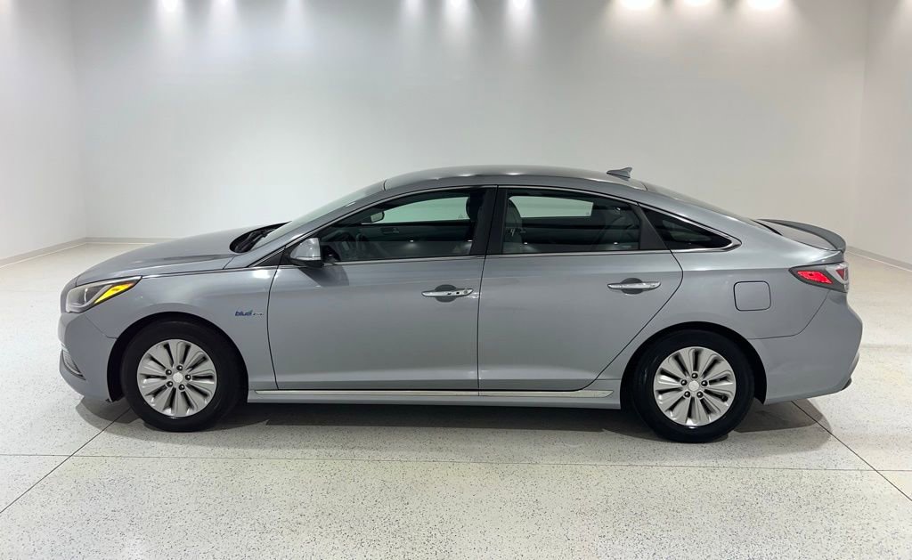 Used 2016 Hyundai Sonata SE image 2