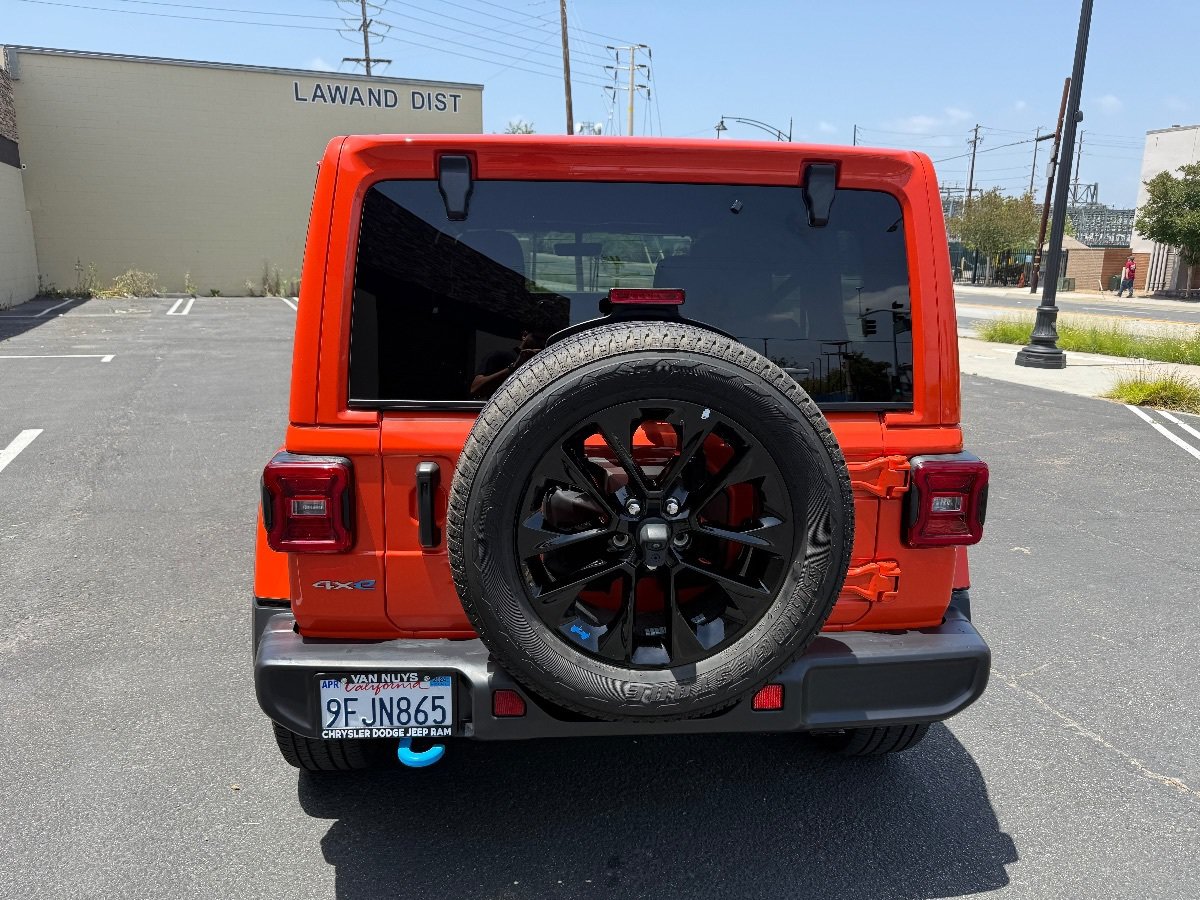 Used 2023 Jeep Wrangler Unlimited Sahara AWD/4WD image 6