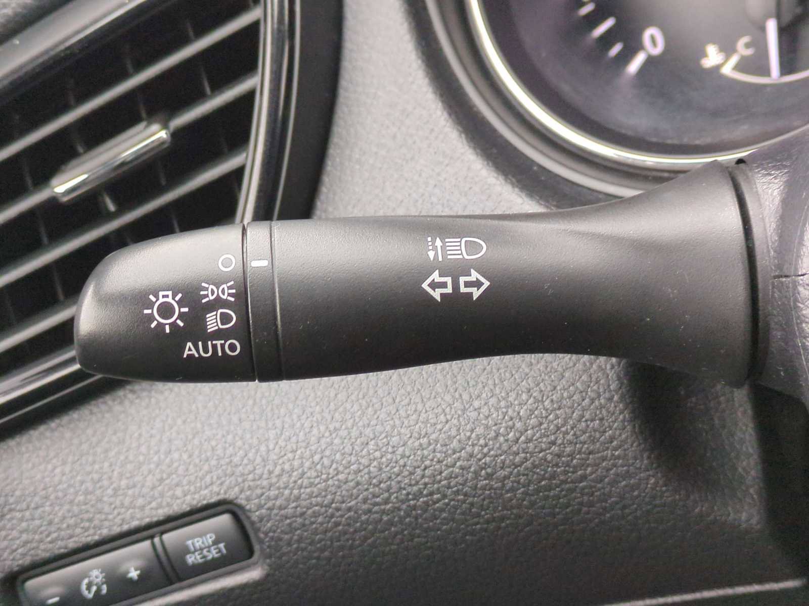 Used 2019 Nissan Rogue SV FWD image 25