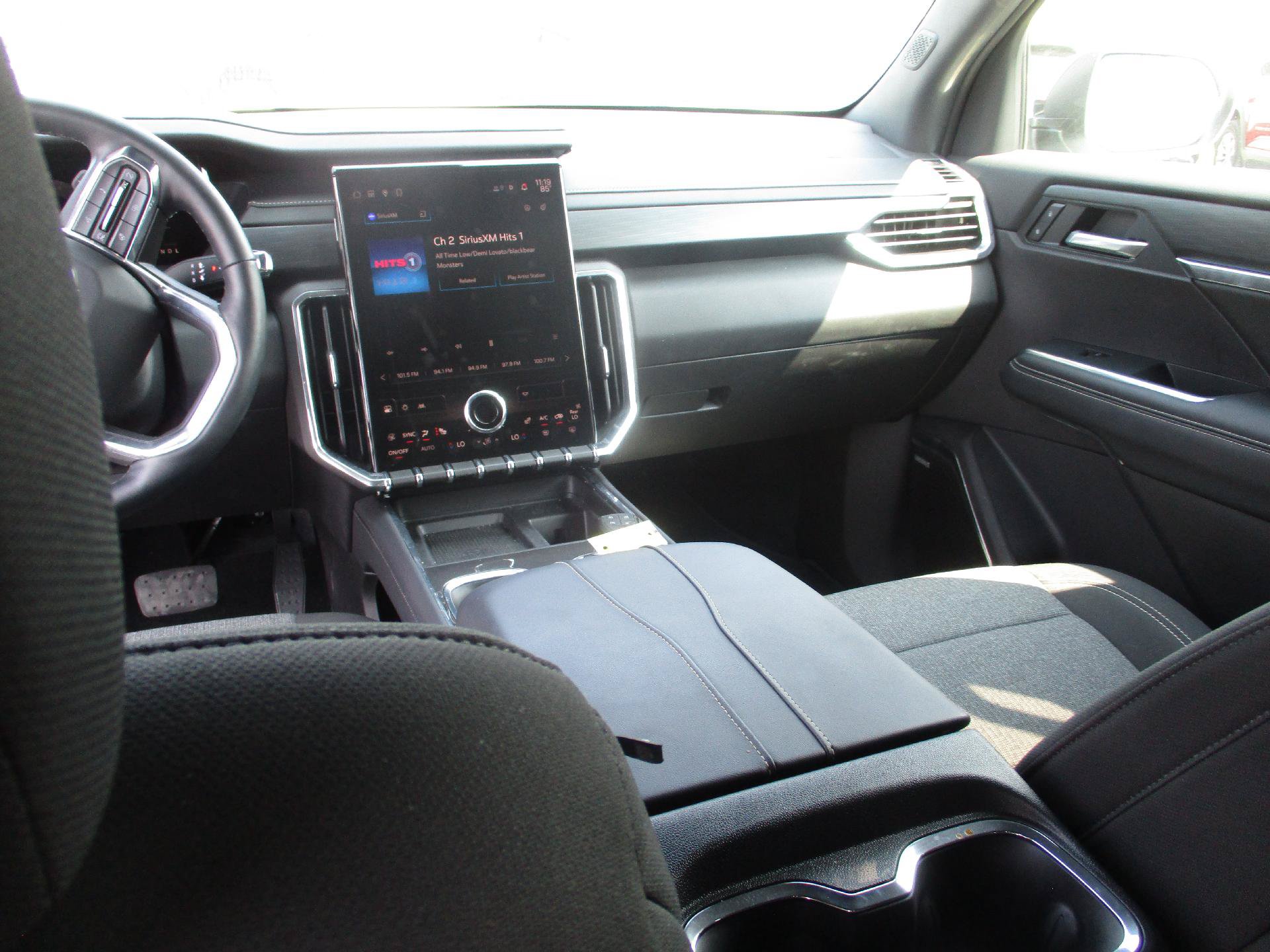 Used 2025 GMC Acadia Elevation FWD image 13