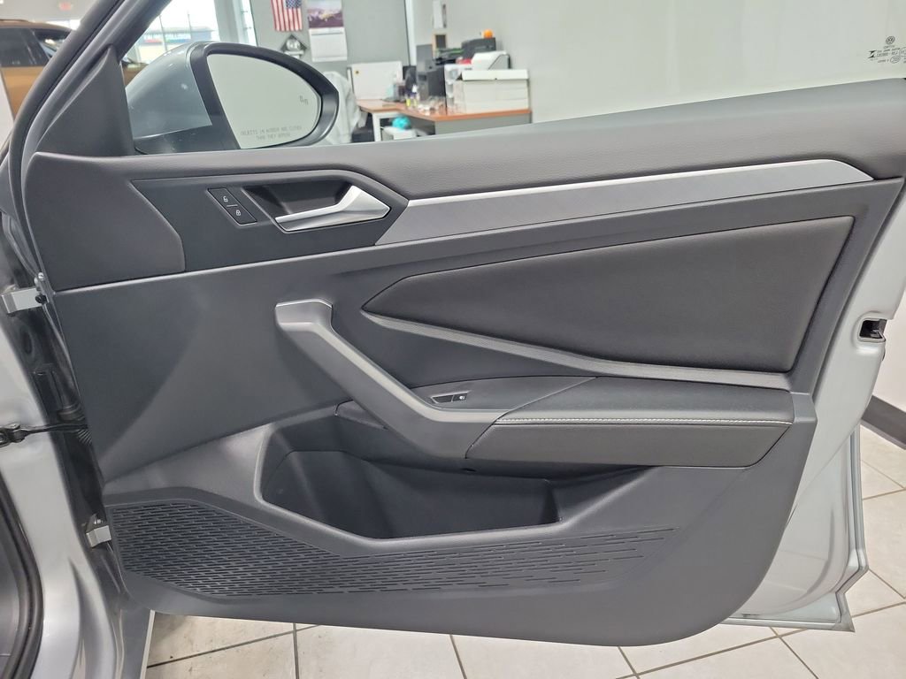 Used 2023 Volkswagen Jetta SE w/ Panoramic Sunroof Package FWD image 22