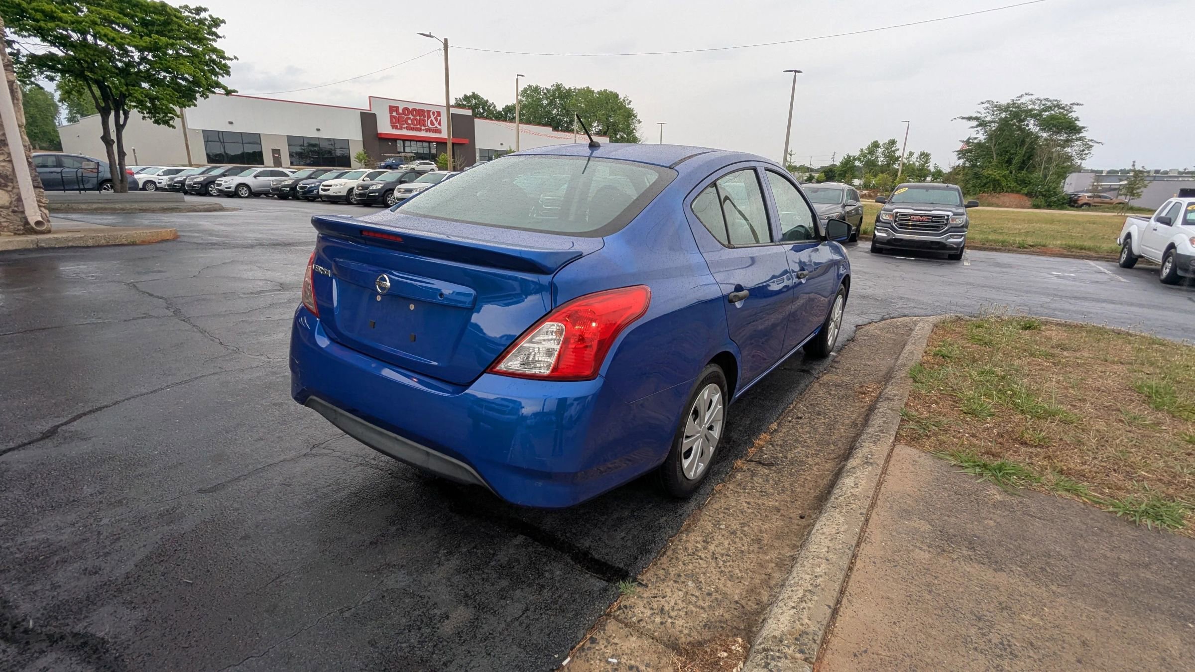 Used 2017 Nissan Versa S Plus FWD image 7