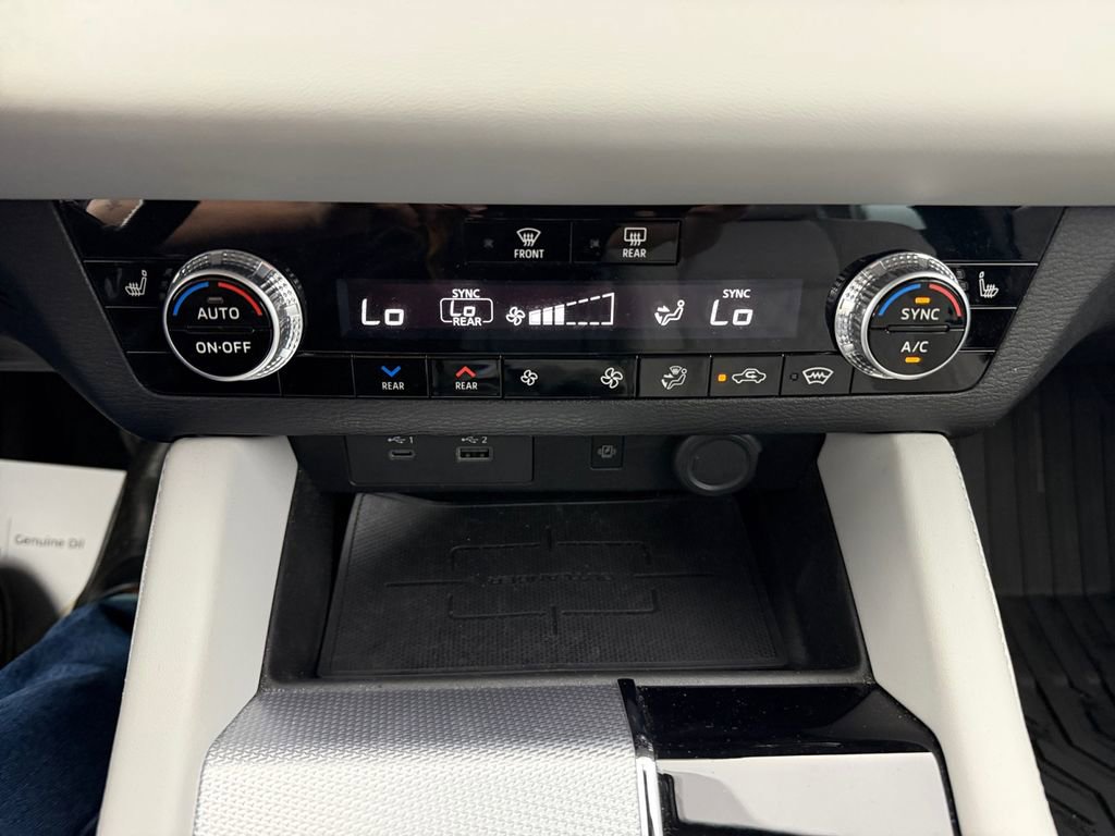 Used 2023 Mitsubishi Outlander SEL AWD/4WD image 32