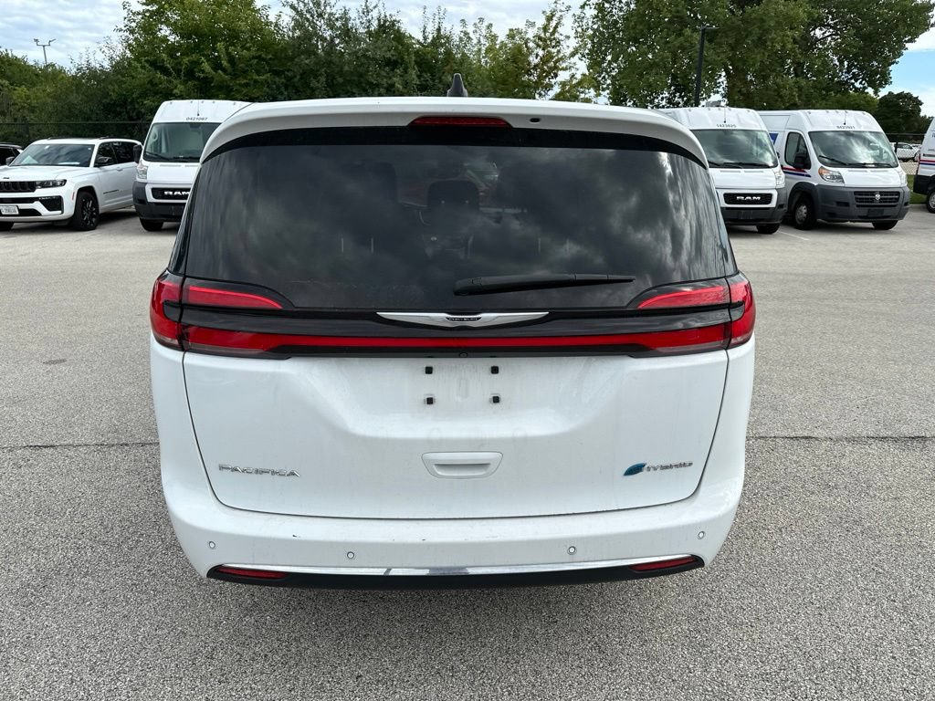 Used 2024 Chrysler Pacifica Limited FWD image 8