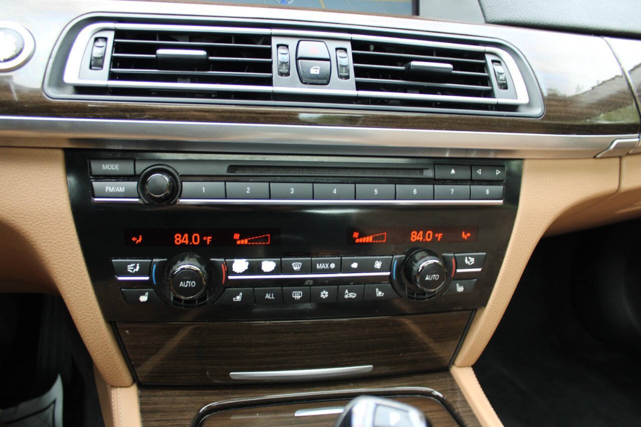 Used 2011 BMW 750Li xDrive AWD/4WD image 26