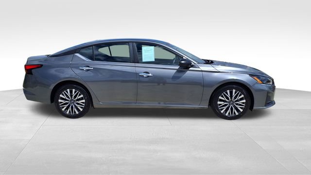 Used 2025 Nissan Altima 2.5 SV image 9