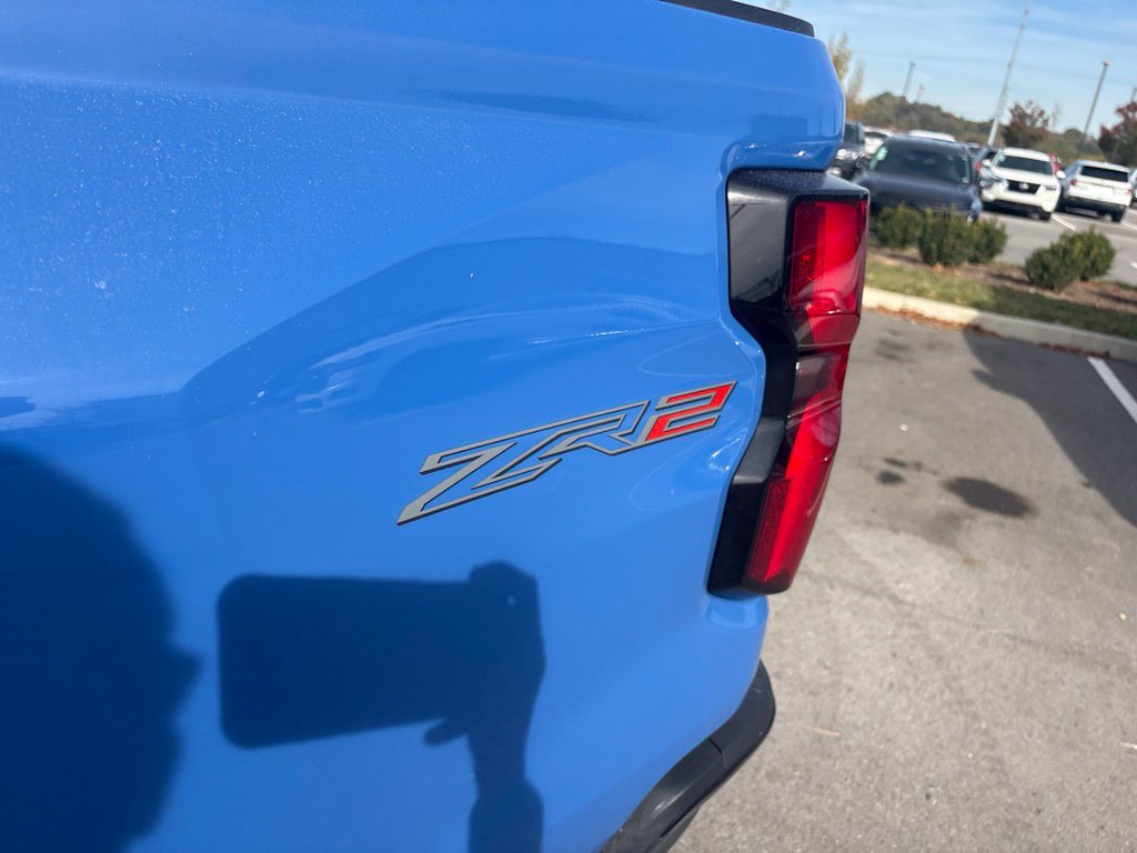 Used 2025 Chevrolet Colorado ZR2 w/ Technology Package AWD/4WD image 19