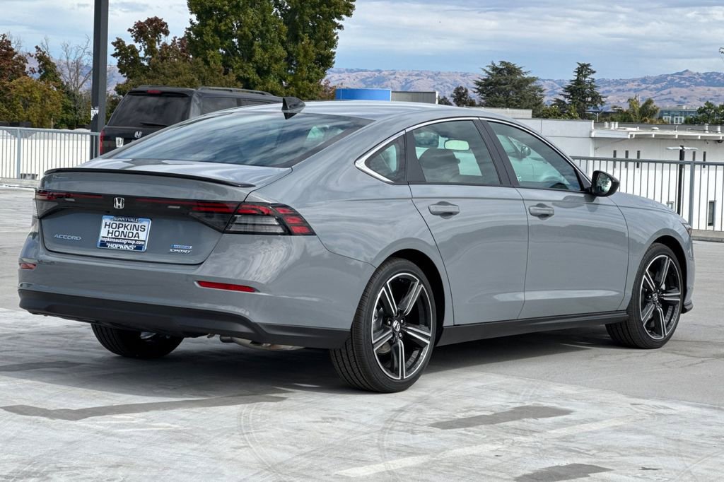 Used 2025 Honda Accord Sport image 4