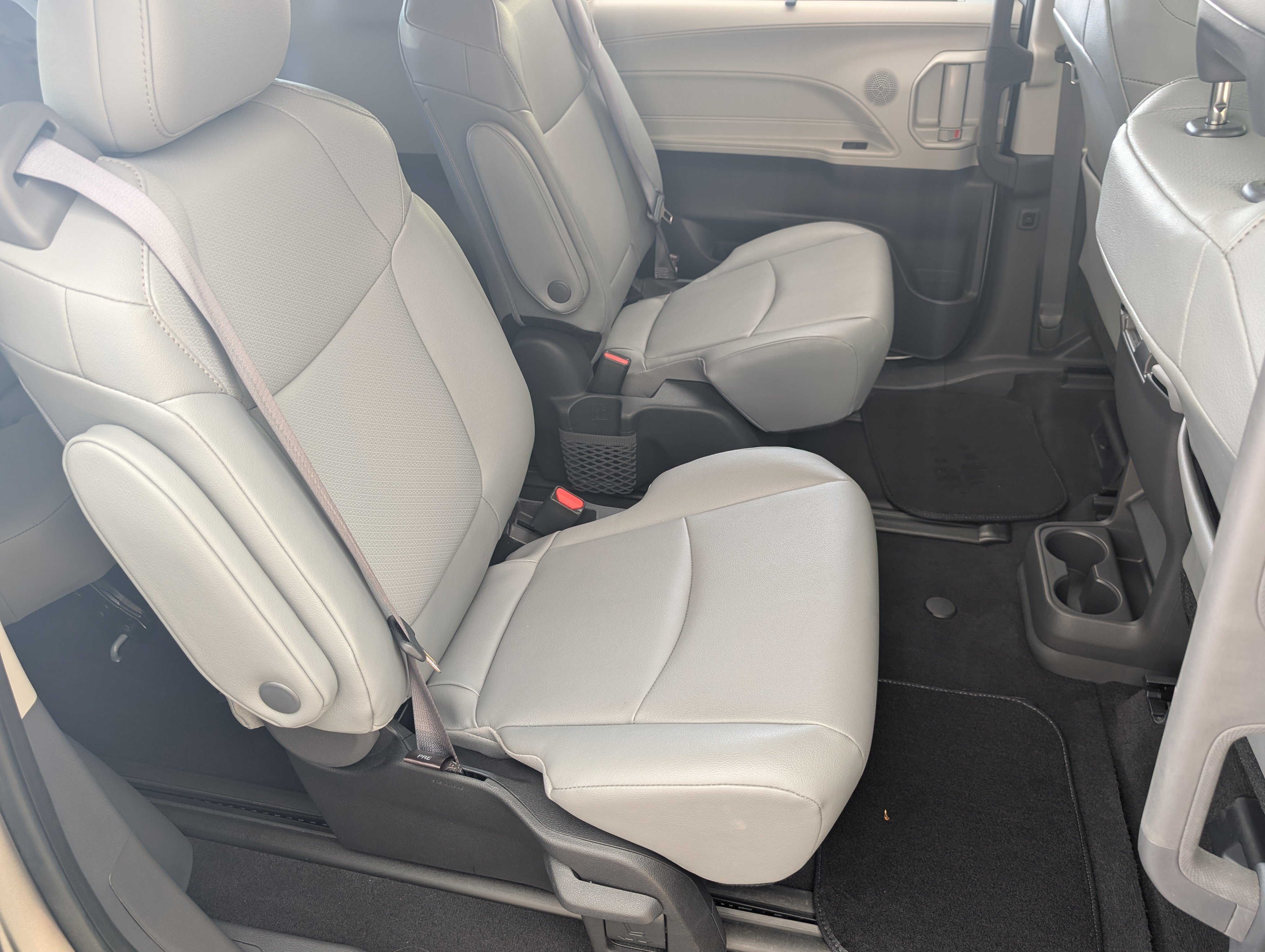 Used 2023 Toyota Sienna XLE FWD image 21
