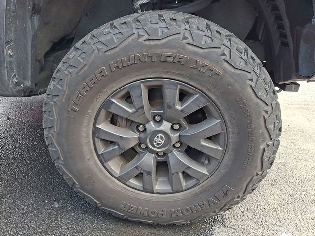 Used 2023 Toyota Tacoma SR5 AWD/4WD image 9