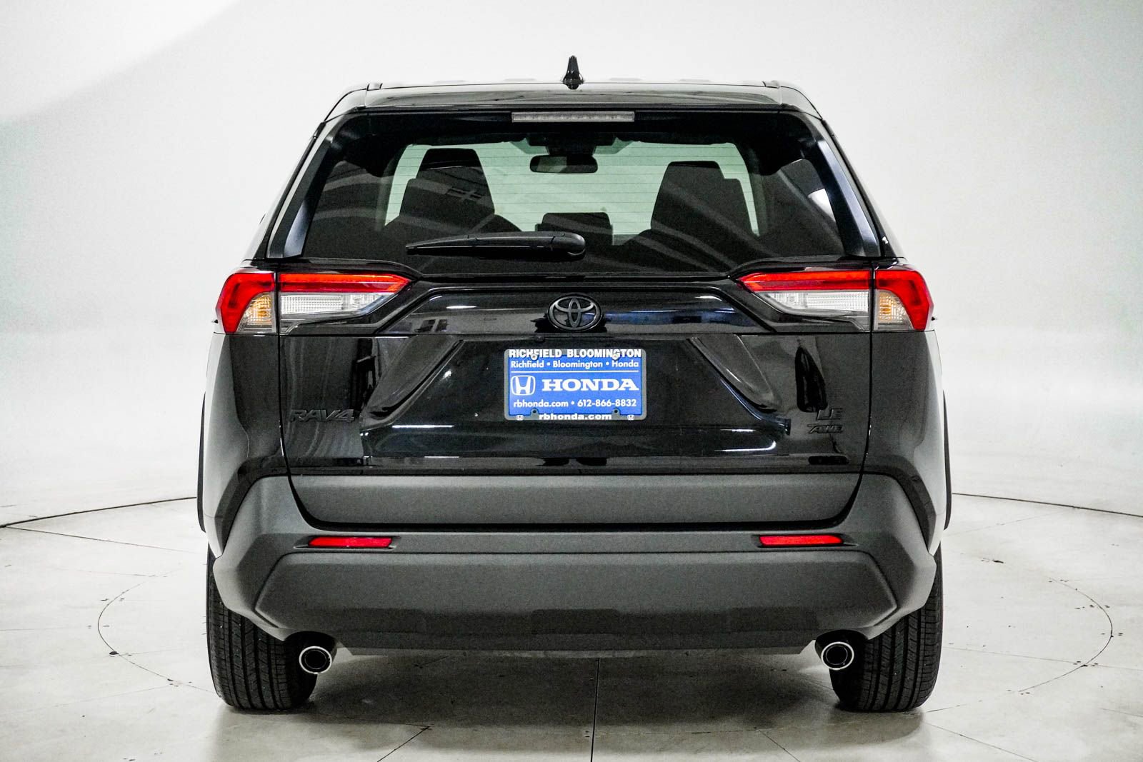 Used 2024 Toyota RAV4 LE AWD/4WD image 7