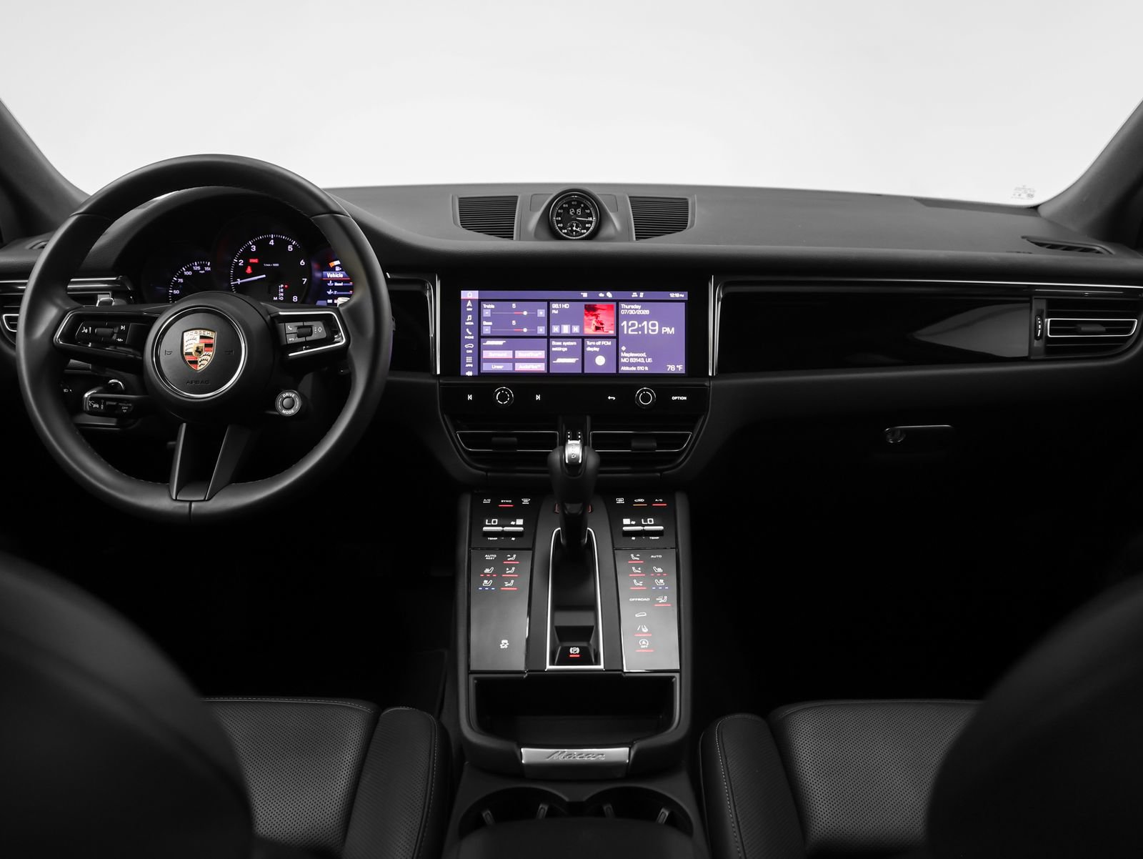 Certified 2026 Porsche Macan AWD/4WD image 29
