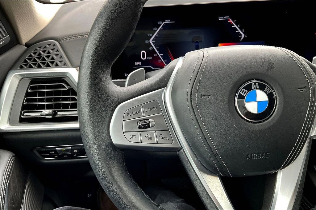 Used 2023 BMW X7 xDrive40i w/ Premium Package image 10