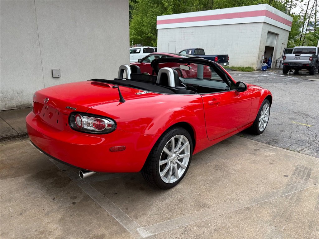 Used 2008 MAZDA MX-5 Miata Grand Touring w/ Premium Pkg RWD image 3