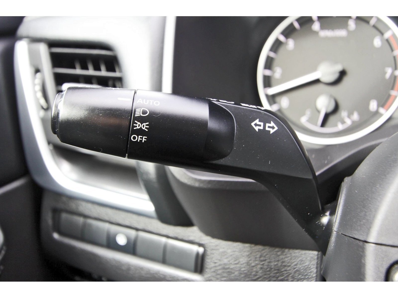 Used 2024 Nissan Rogue SV FWD image 21