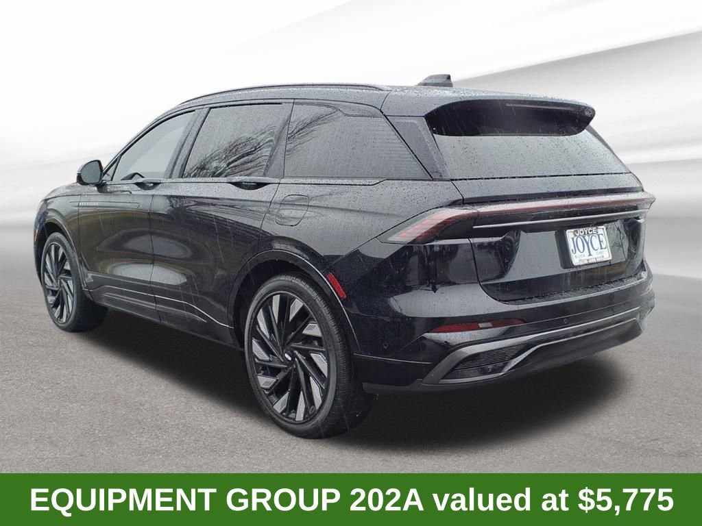 Used 2024 Lincoln Nautilus Reserve w/ Equipment Group 202A image 3