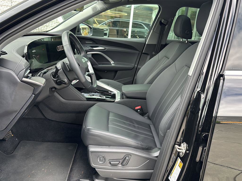 Used 2025 Audi Q5 Premium Plus w/ Premium Plus image 10