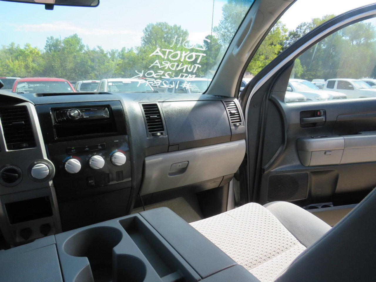 Used 2011 Toyota Tundra 4x4 Double Cab w/ Tow Pkg image 28