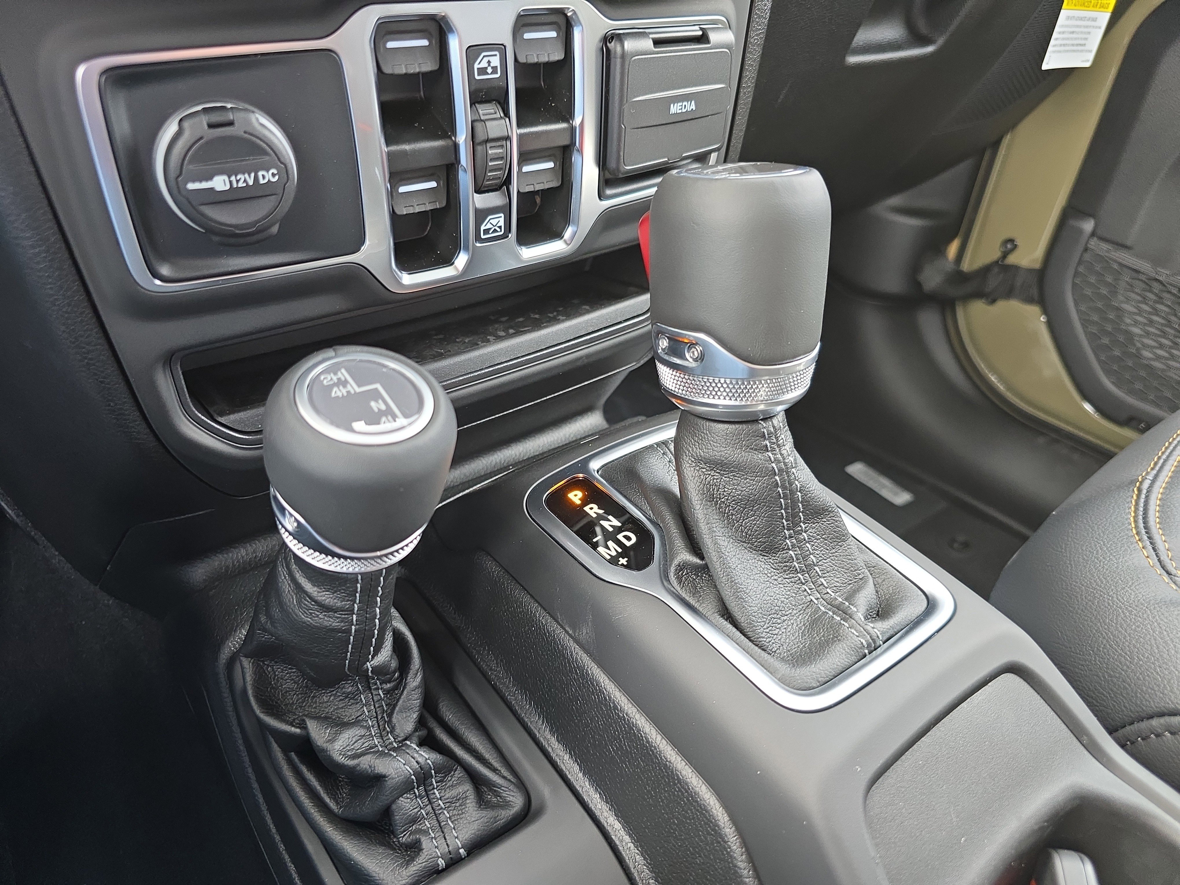 New 2025 Jeep Gladiator Sport w/ Premium Package image 25
