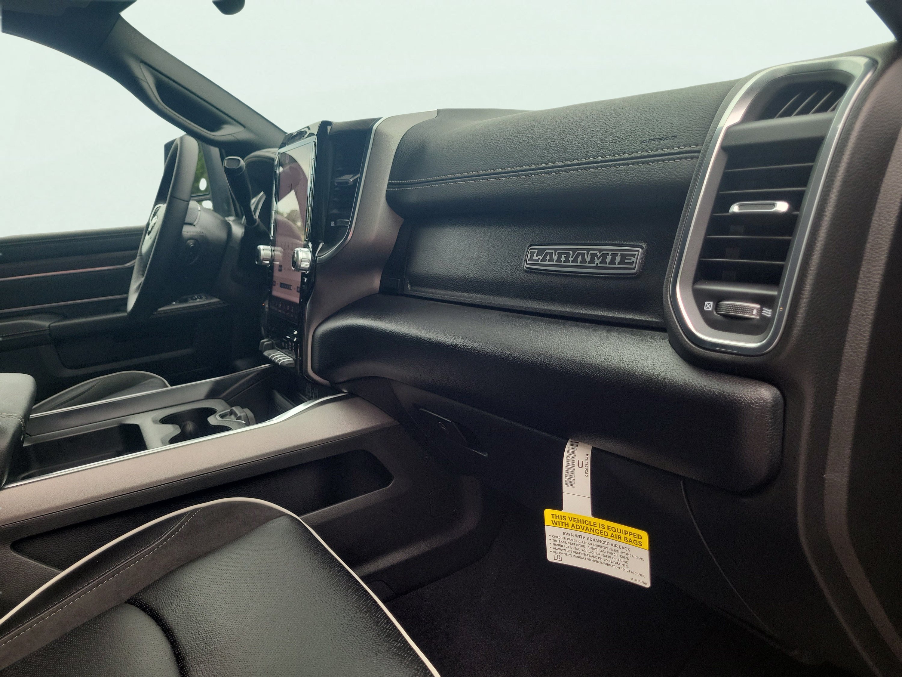 New 2026 RAM 2500 Laramie AWD/4WD image 19