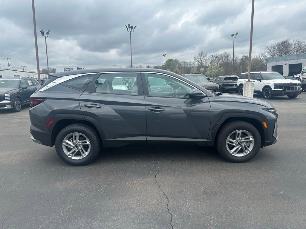Certified 2025 Hyundai Tucson SE image 8