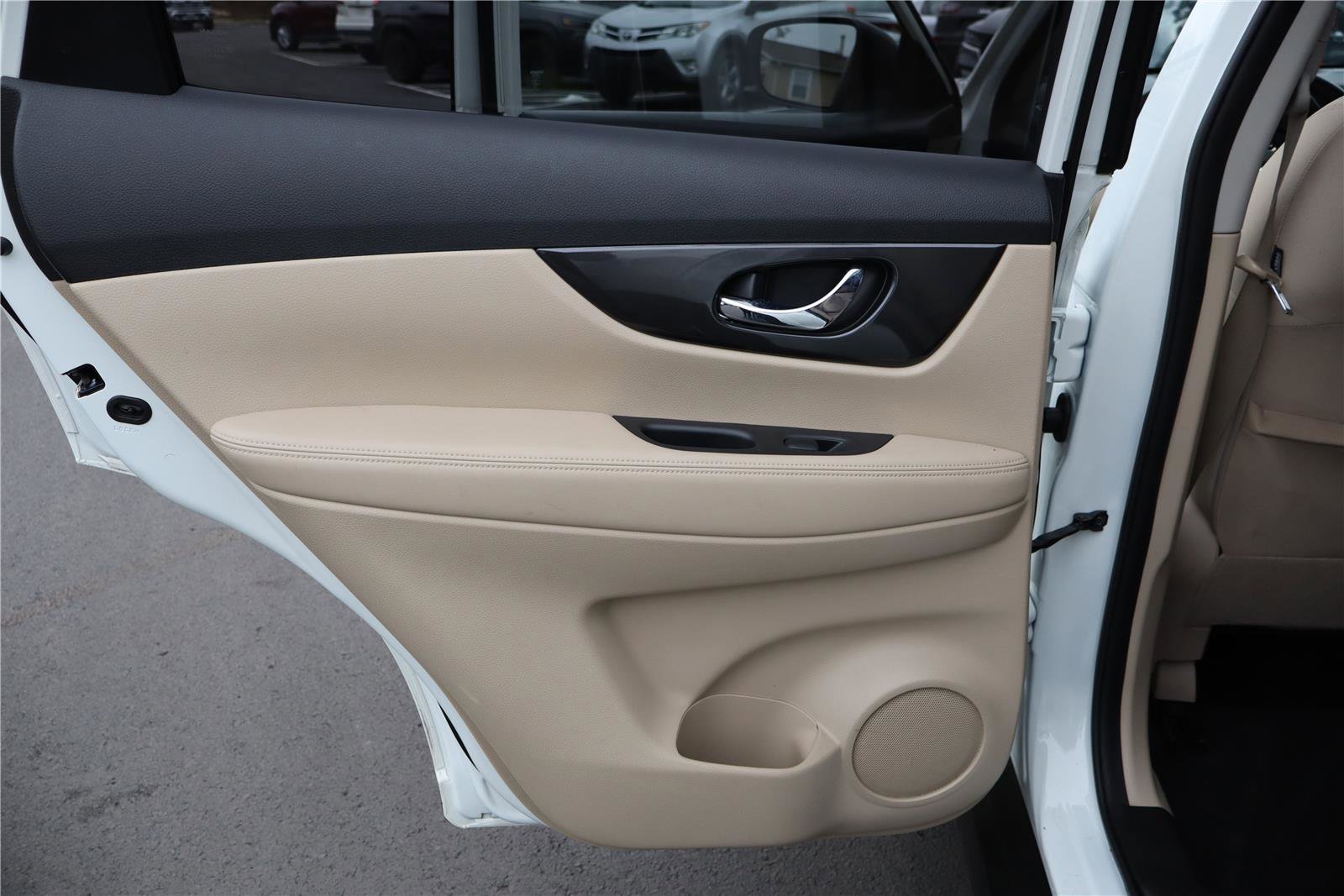 Used 2020 Nissan Rogue SV w/ Premium Package image 24