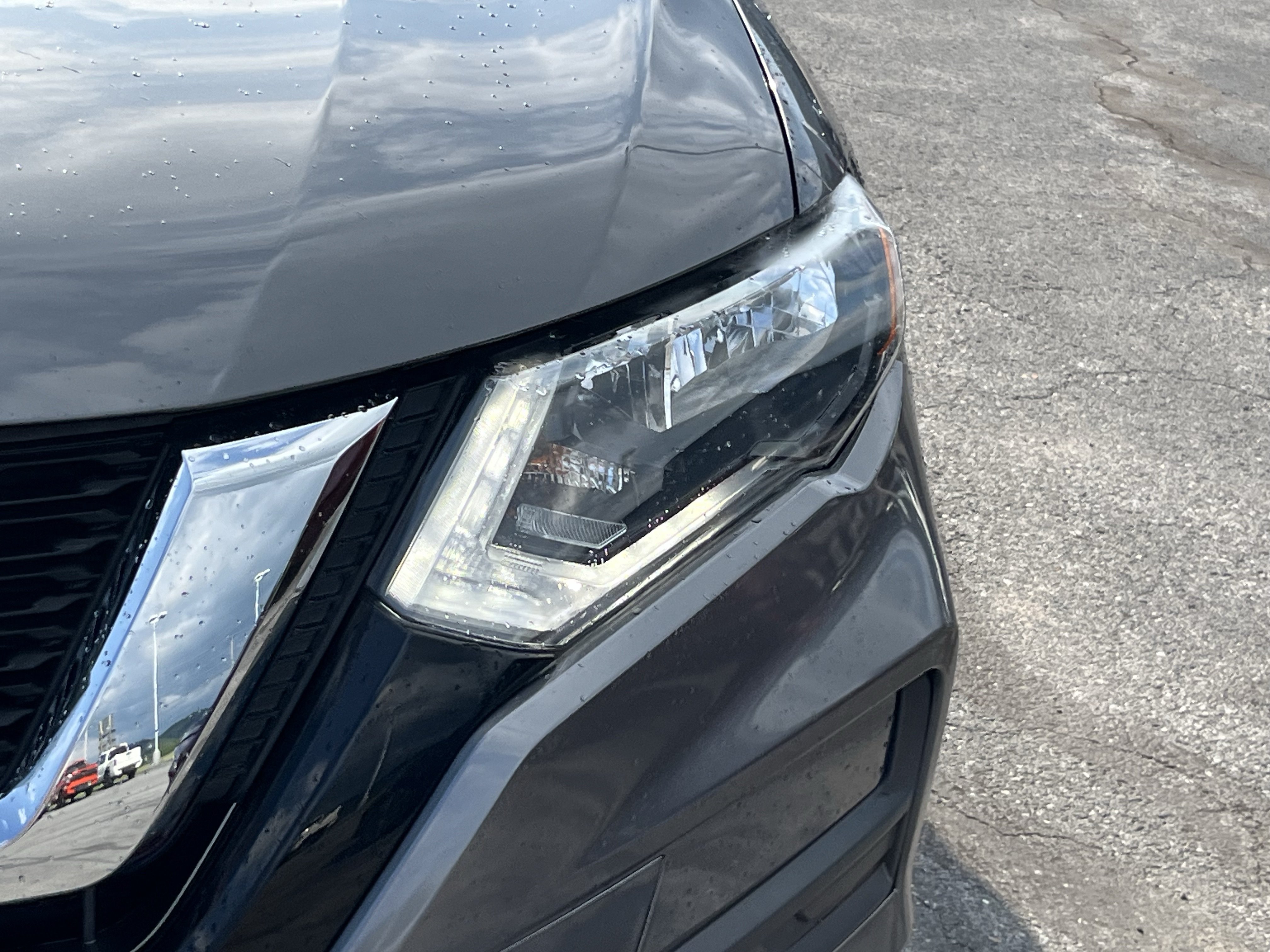 Used 2018 Nissan Rogue SV w/ Premium Package AWD/4WD image 13