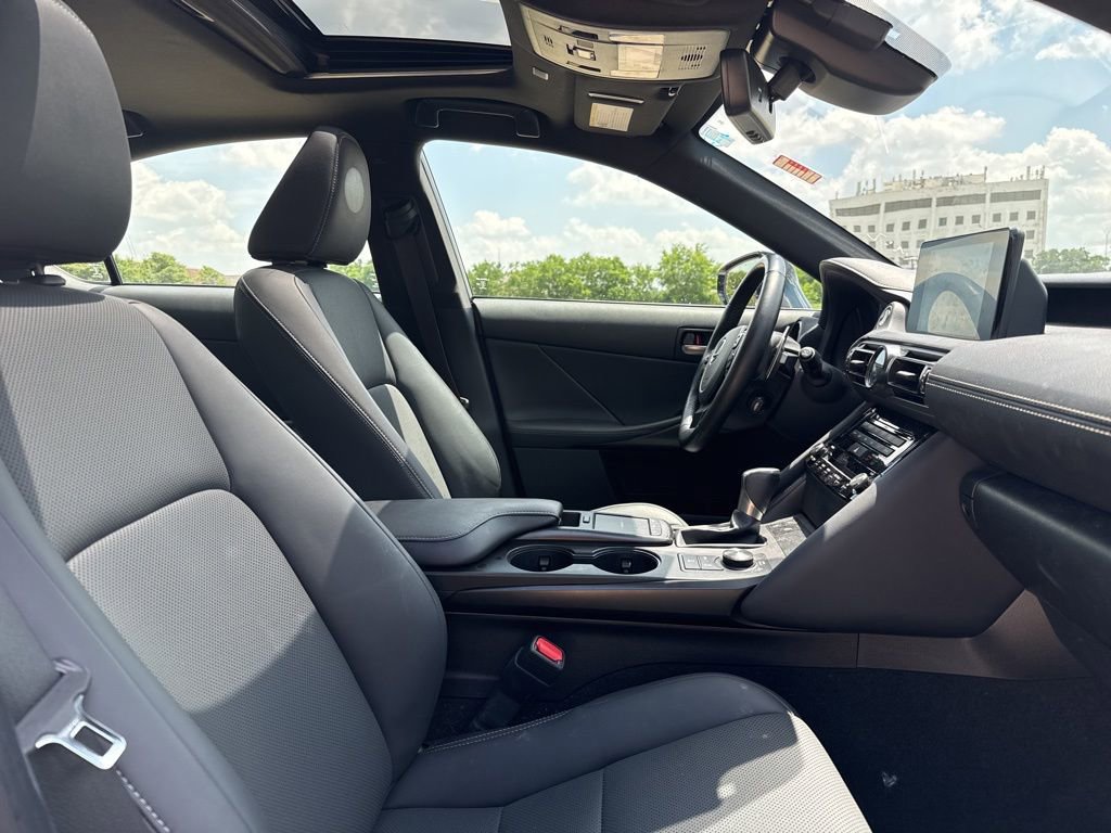 Used 2023 Lexus IS 300 w/ Comfort Package RWD image 9