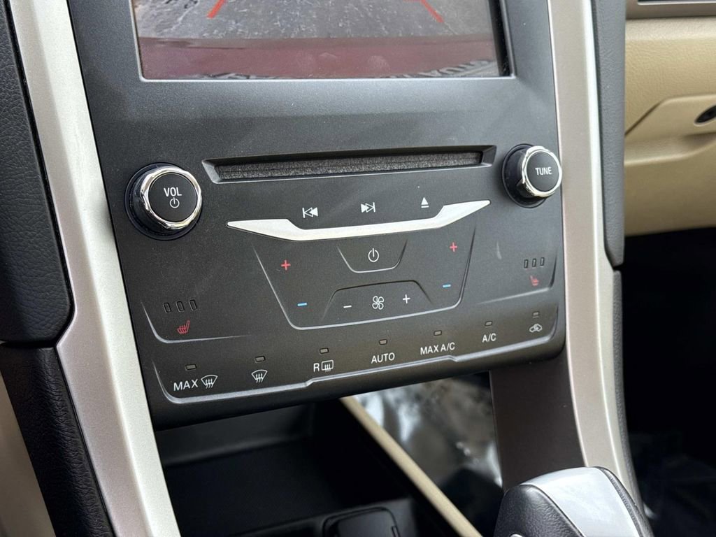 Used 2015 Ford Fusion SE w/ Equipment Group 502A image 13