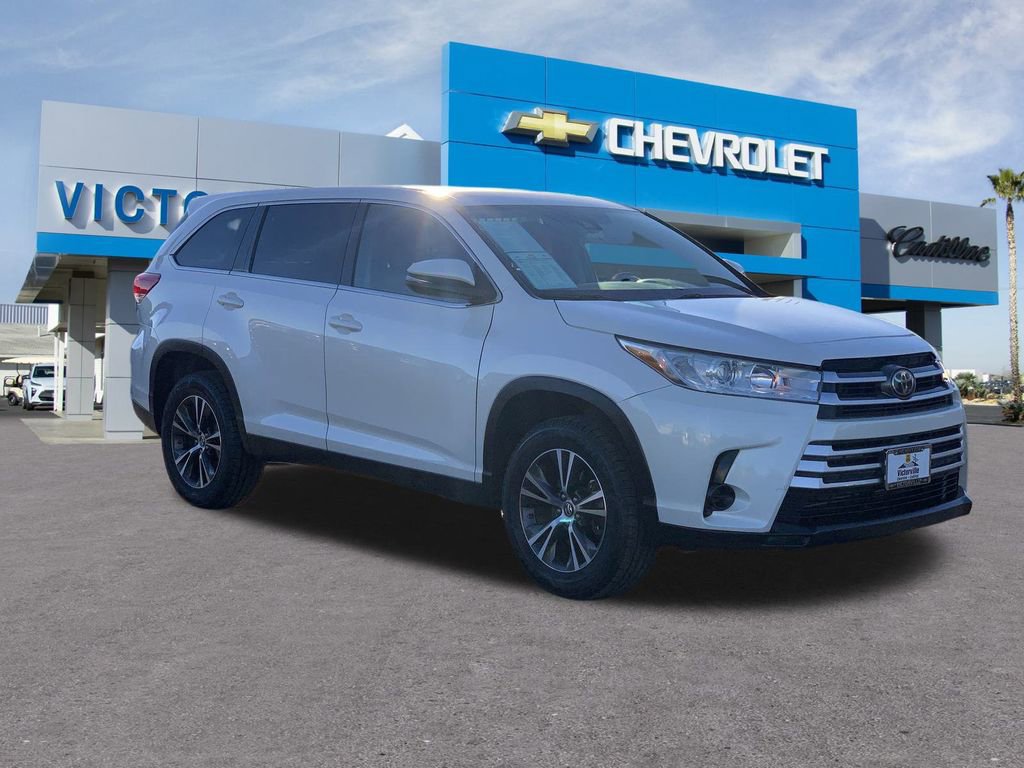Used 2019 Toyota Highlander LE image 3