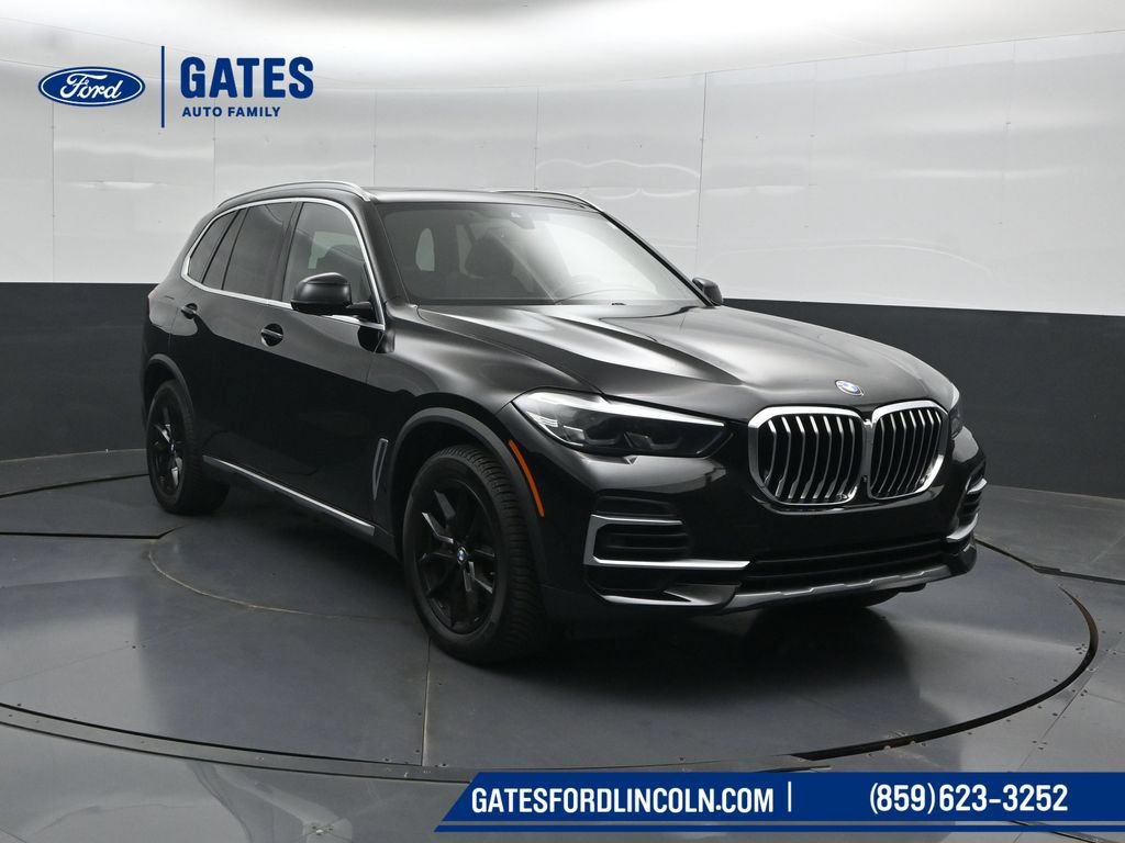 Used 2022 BMW X5 xDrive40i w/ Premium Package AWD/4WD image 4