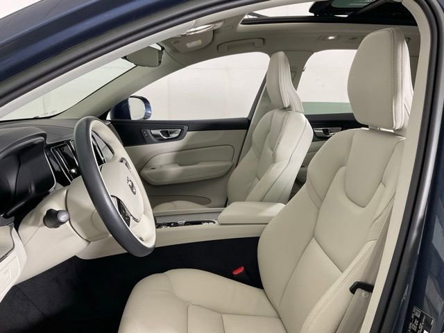 Certified 2023 Volvo XC60 B5 Plus AWD/4WD image 25