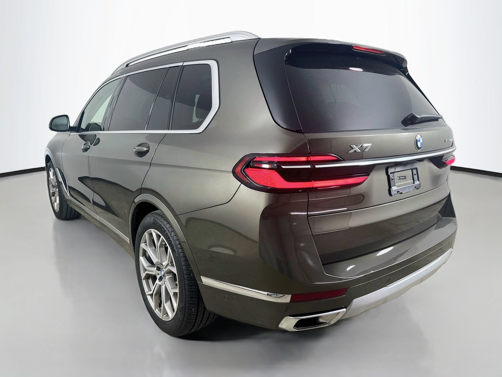Used 2026 BMW X7 xDrive40i w/ Premium Package AWD/4WD image 7