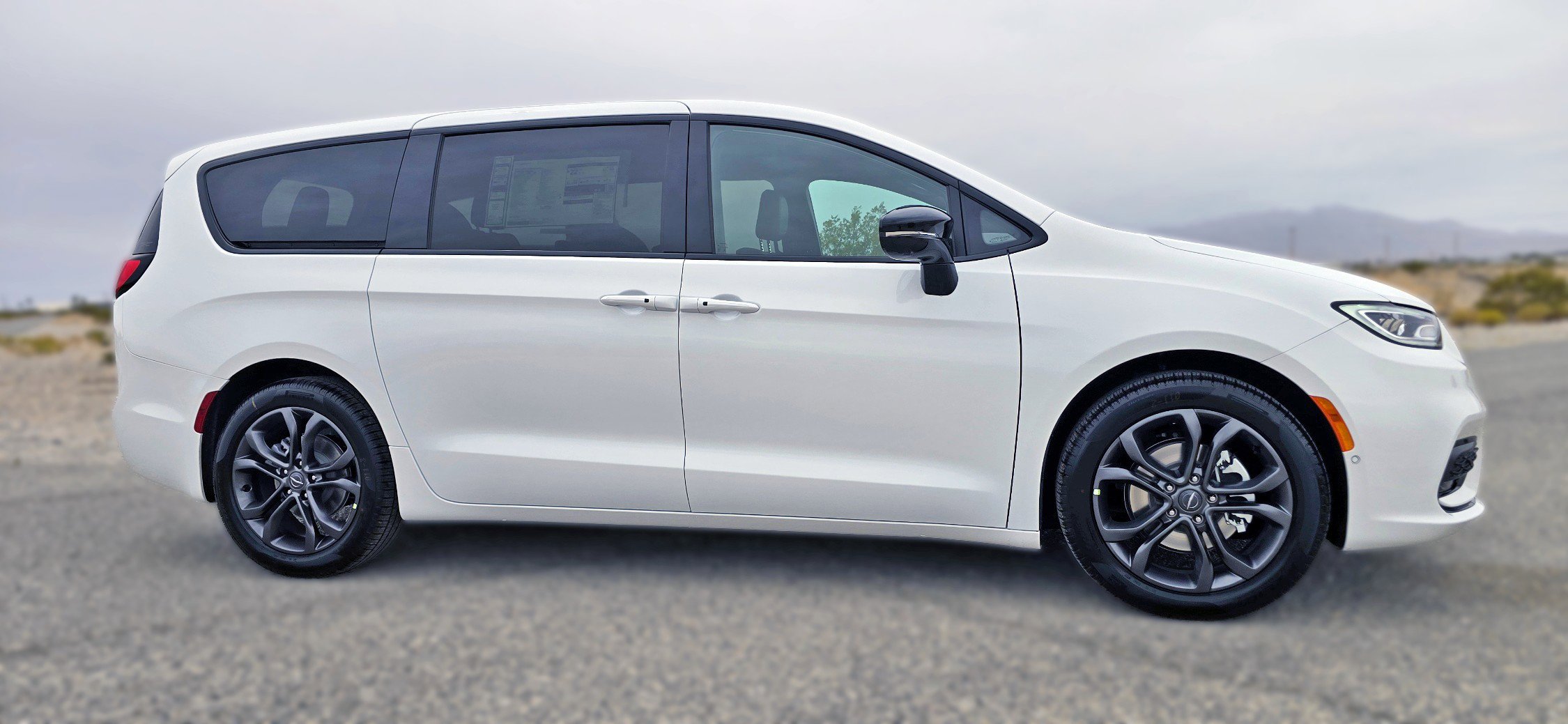 New 2026 Chrysler Pacifica Select image 3