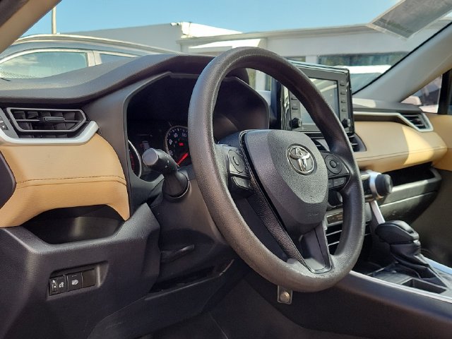 Used 2021 Toyota RAV4 LE FWD image 10