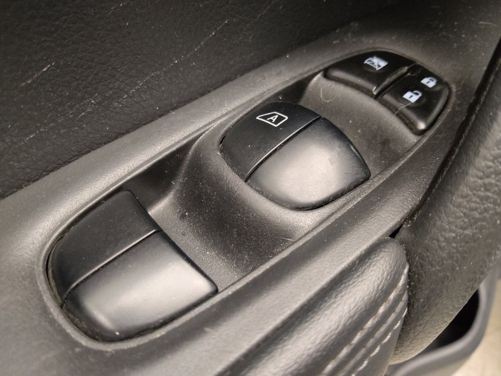 Used 2019 Nissan Rogue S image 27