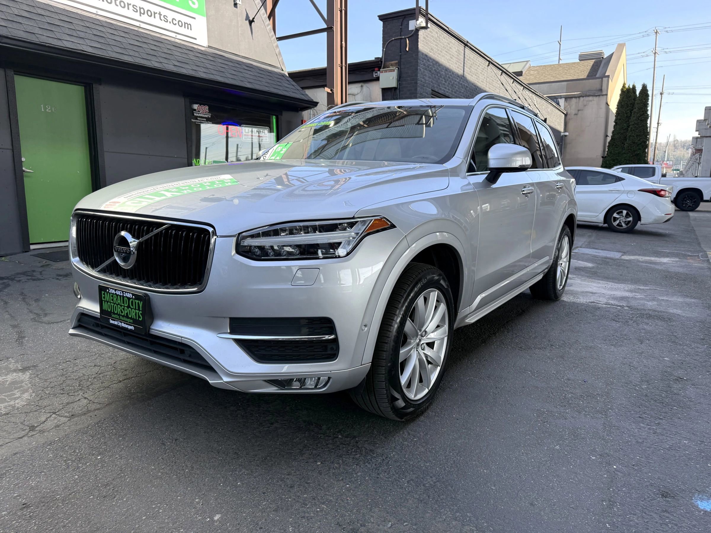 Used 2018 Volvo XC90 T6 Momentum w/ Convenience Package image 1