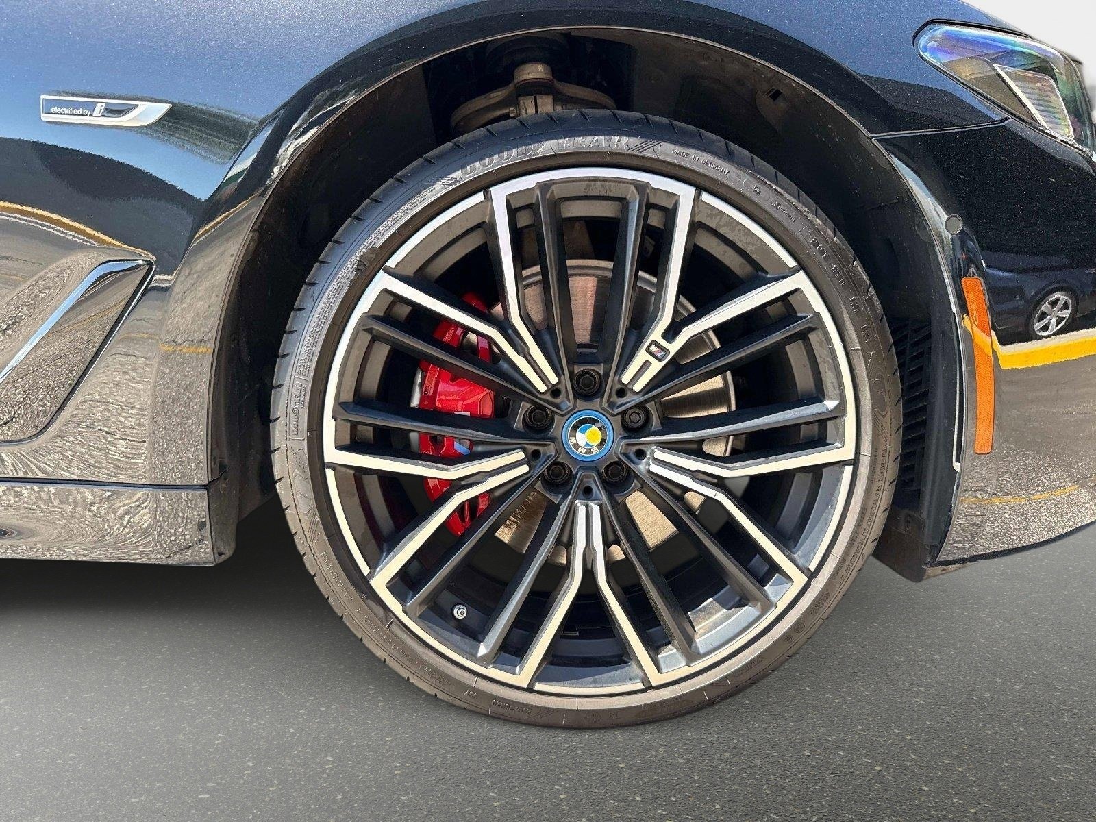 Used 2023 BMW 530e w/ M Sport Package RWD image 20