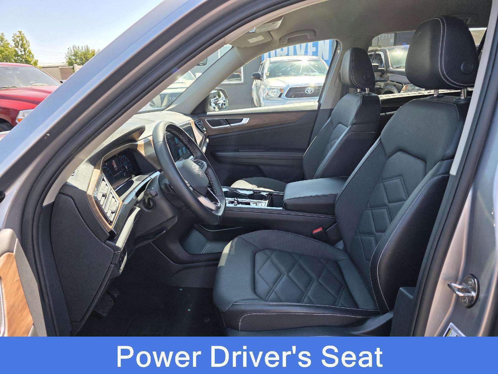 Used 2024 Volkswagen Atlas SE image 12