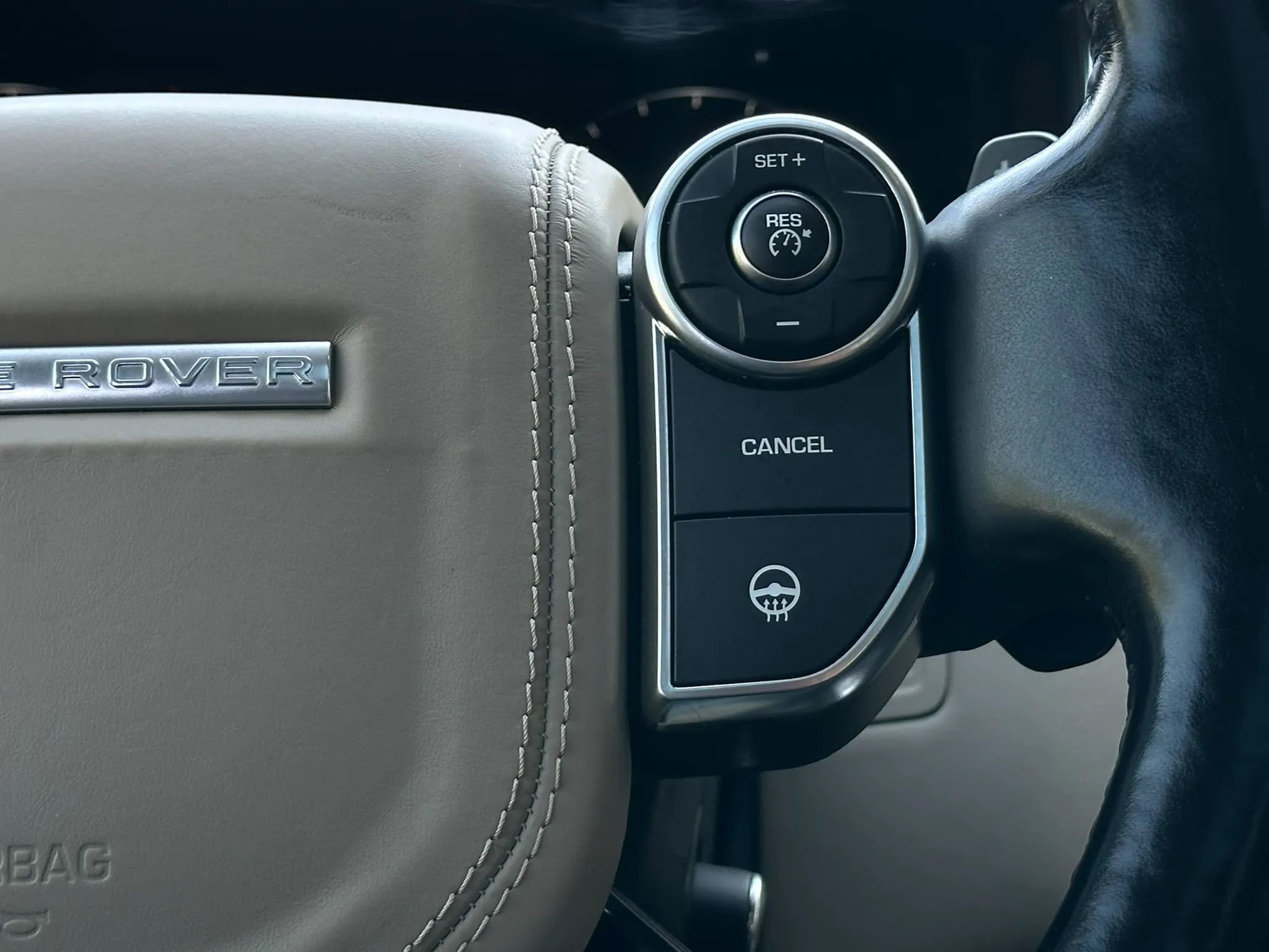 Used 2016 Land Rover Range Rover HSE image 32