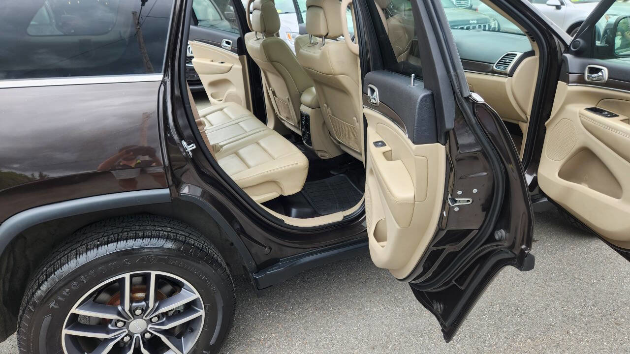 Used 2017 Jeep Grand Cherokee Limited w/ Luxury Group II AWD/4WD image 41