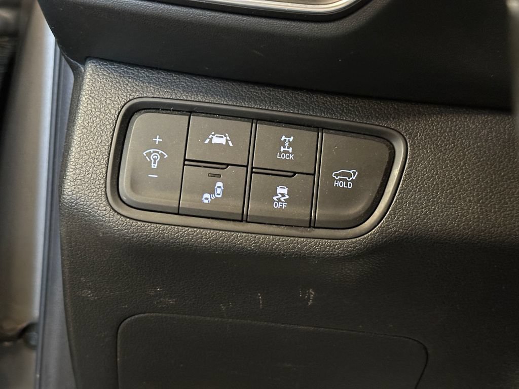 Used 2020 Hyundai Santa Fe Limited AWD/4WD image 17