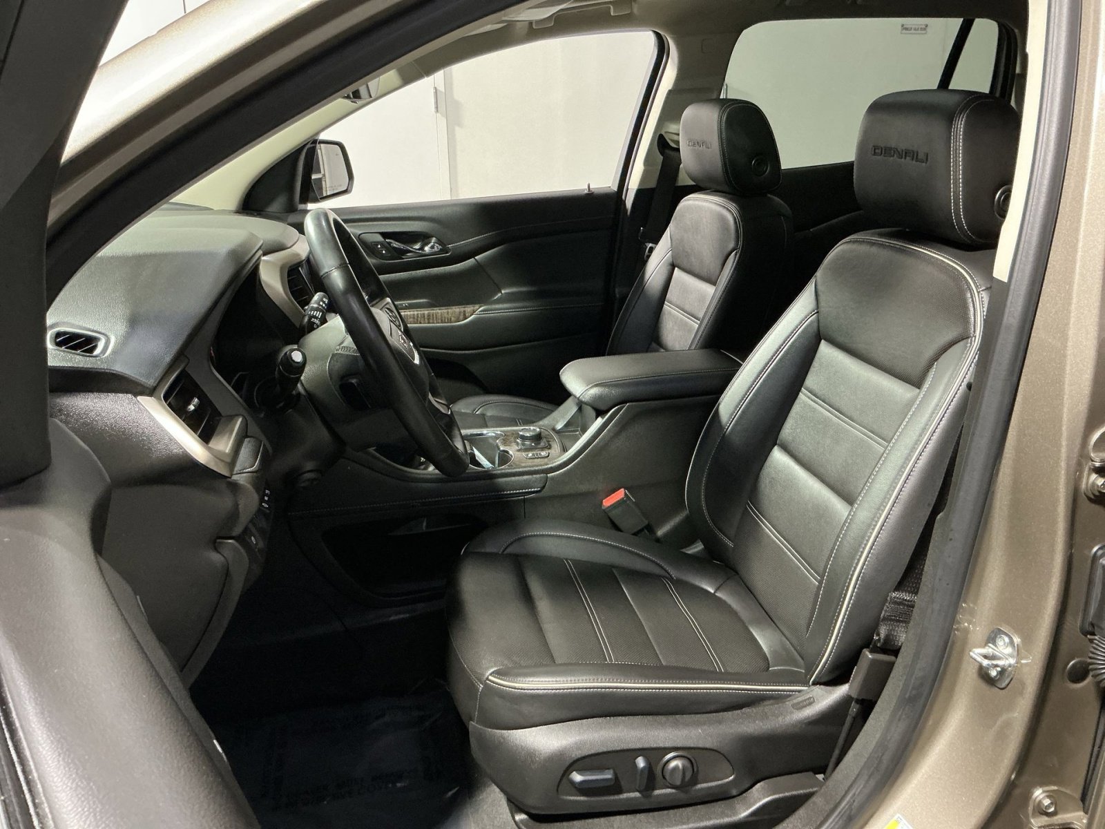 Used 2023 GMC Acadia Denali w/ Denali Ultimate Package image 21