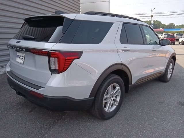 New 2026 Ford Explorer Active RWD image 3