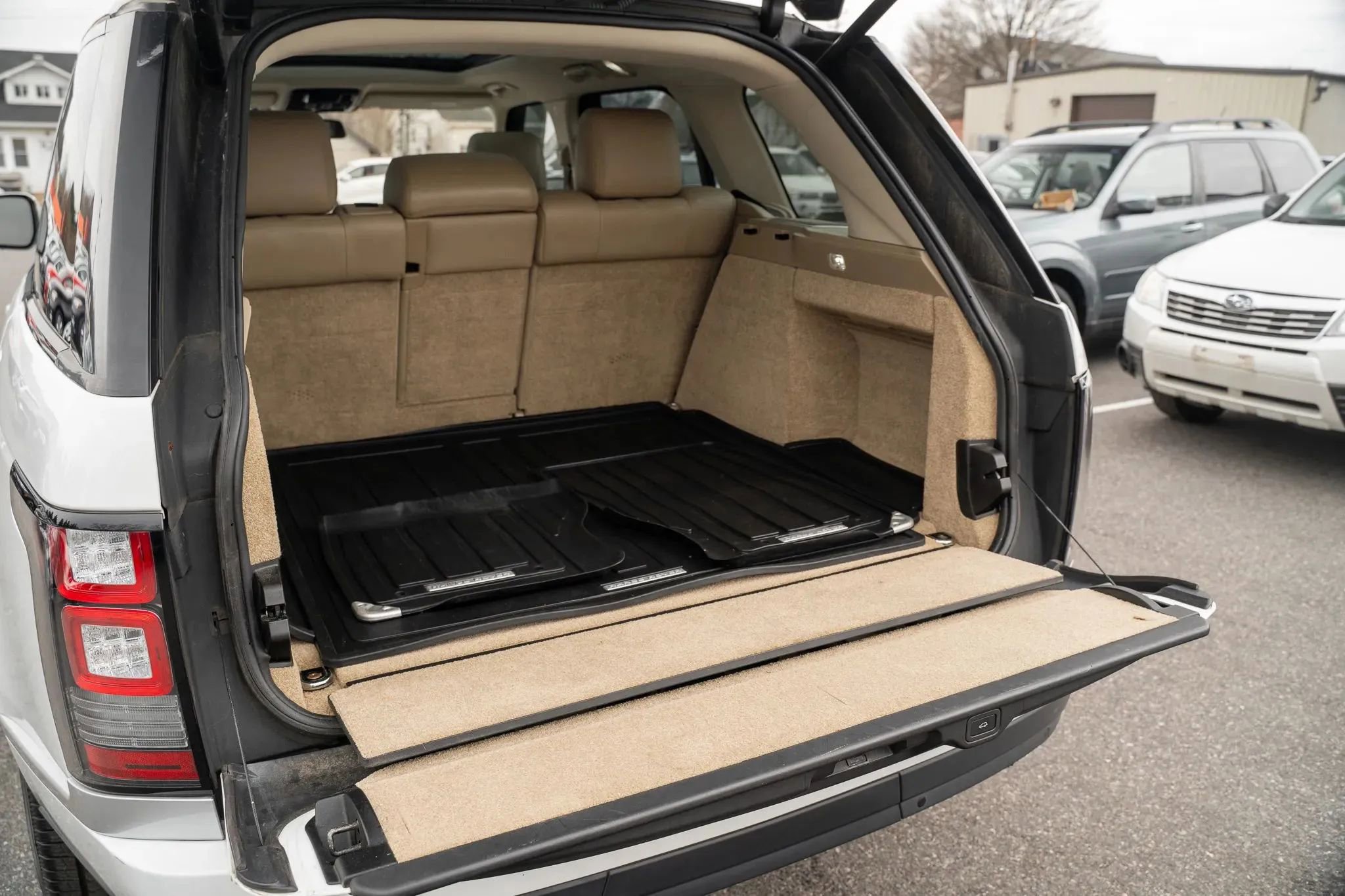 Used 2016 Land Rover Range Rover image 9