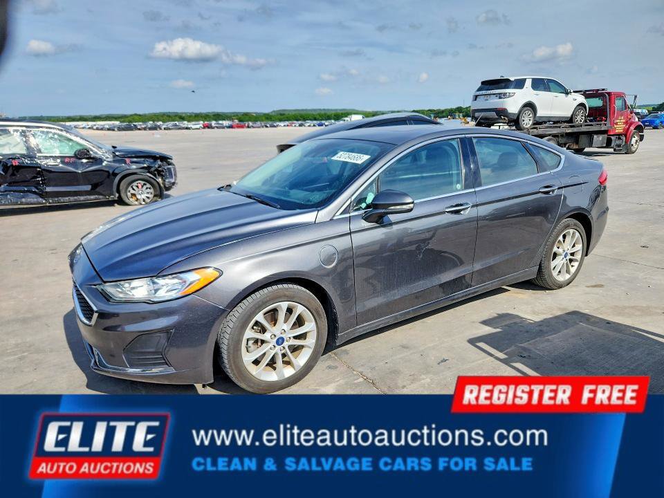 Used 2019 Ford Fusion Energi Titanium FWD image 2